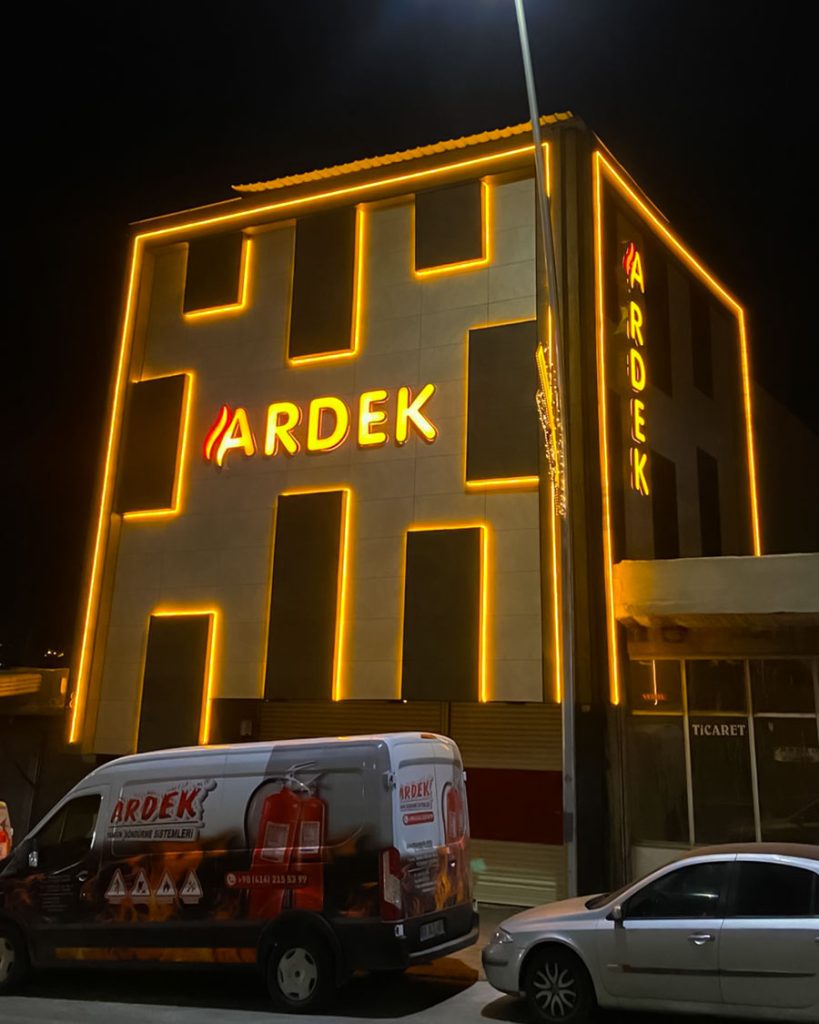 Ardek Yangın Söndürme Cihazları Dış Cephe Işıklandırma Ve Kutu Harf Uygulaması 2 • Şanlıurfa Nokta Reklam Isikli Dis Cephe Ardek • Şanlıurfa Nokta Reklam