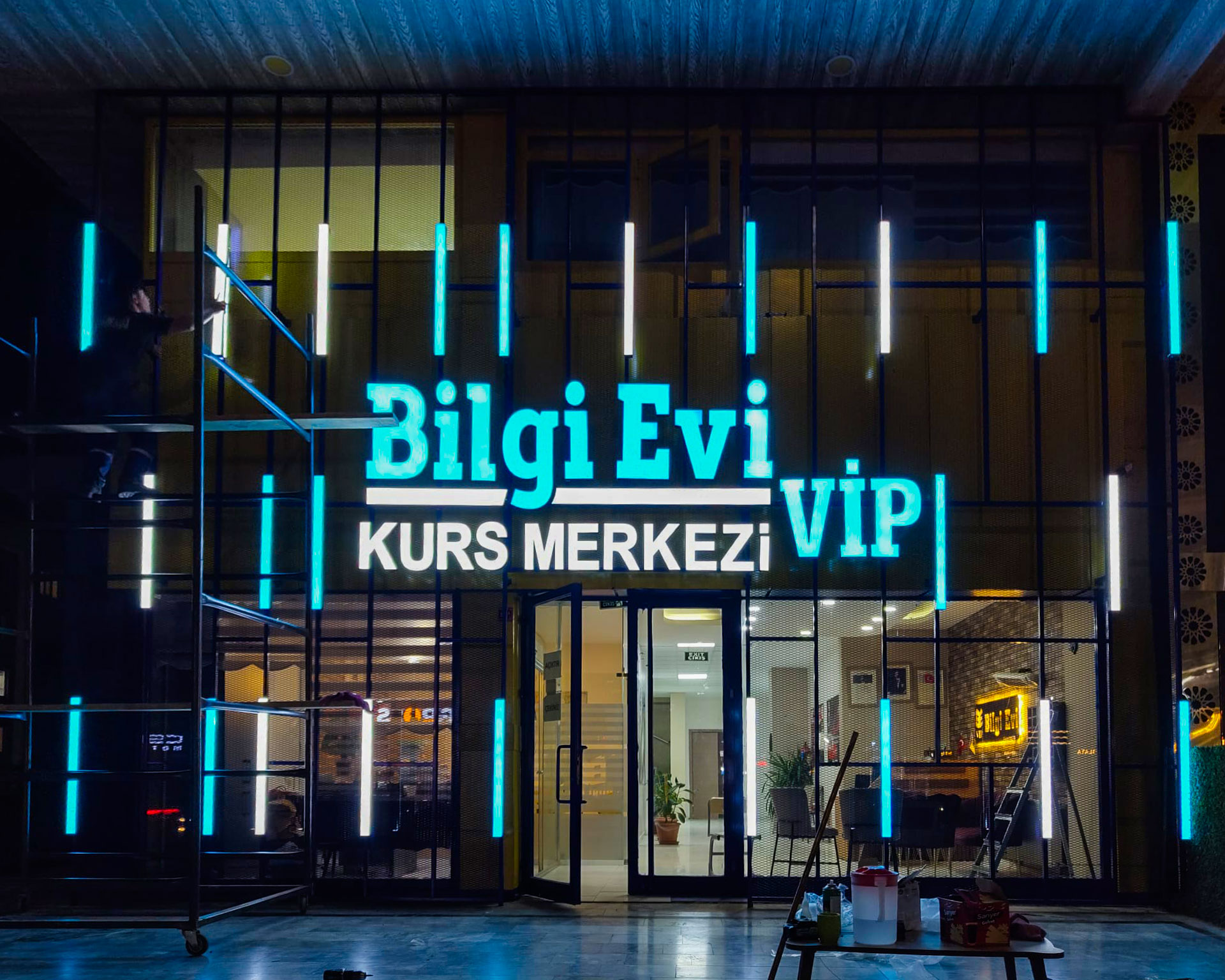 Bilgi Evi VİP Kurs Merkezi Dış Cephe Işıklandırma ve Kutu Harf Uygulaması