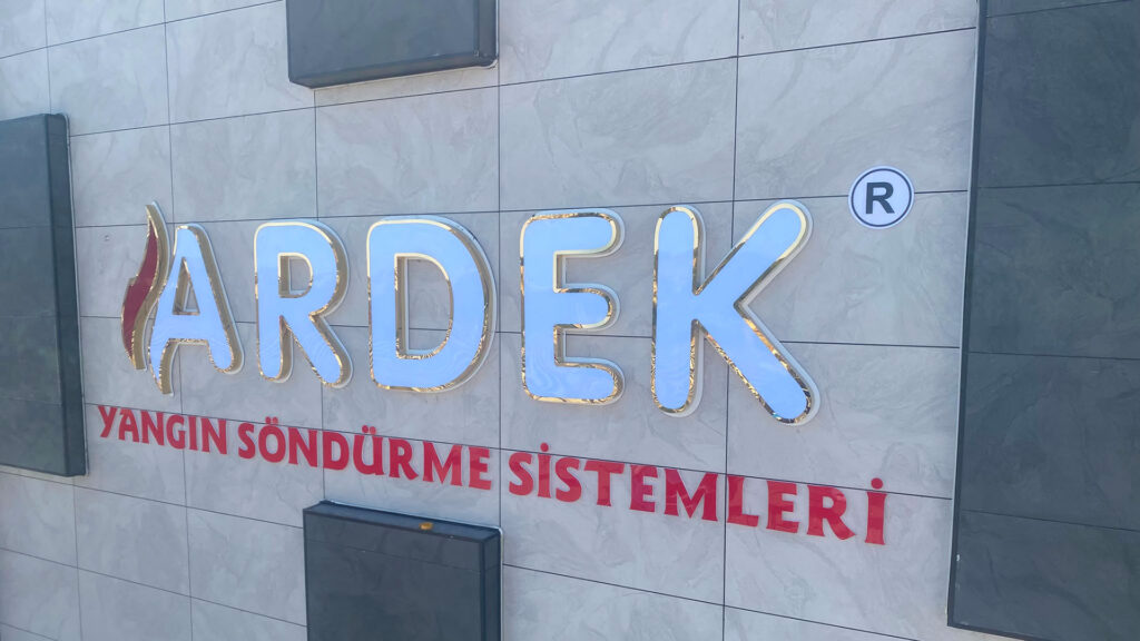 Ardek Yangın Söndürme Cihazları Dış Cephe Işıklandırma Ve Kutu Harf Uygulaması 1 • Şanlıurfa Nokta Reklam Sanliurfa Ardek Tabela Tasarimi Nokta Reklam • Şanlıurfa Nokta Reklam